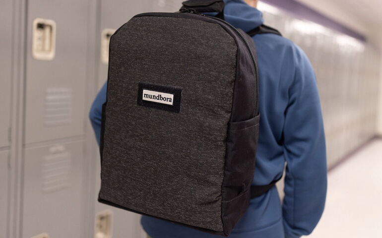 Mundbora protective body shield bag